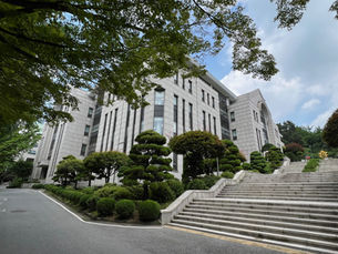 대학도서관 100년 역사와 장서의 변천 / 백창민