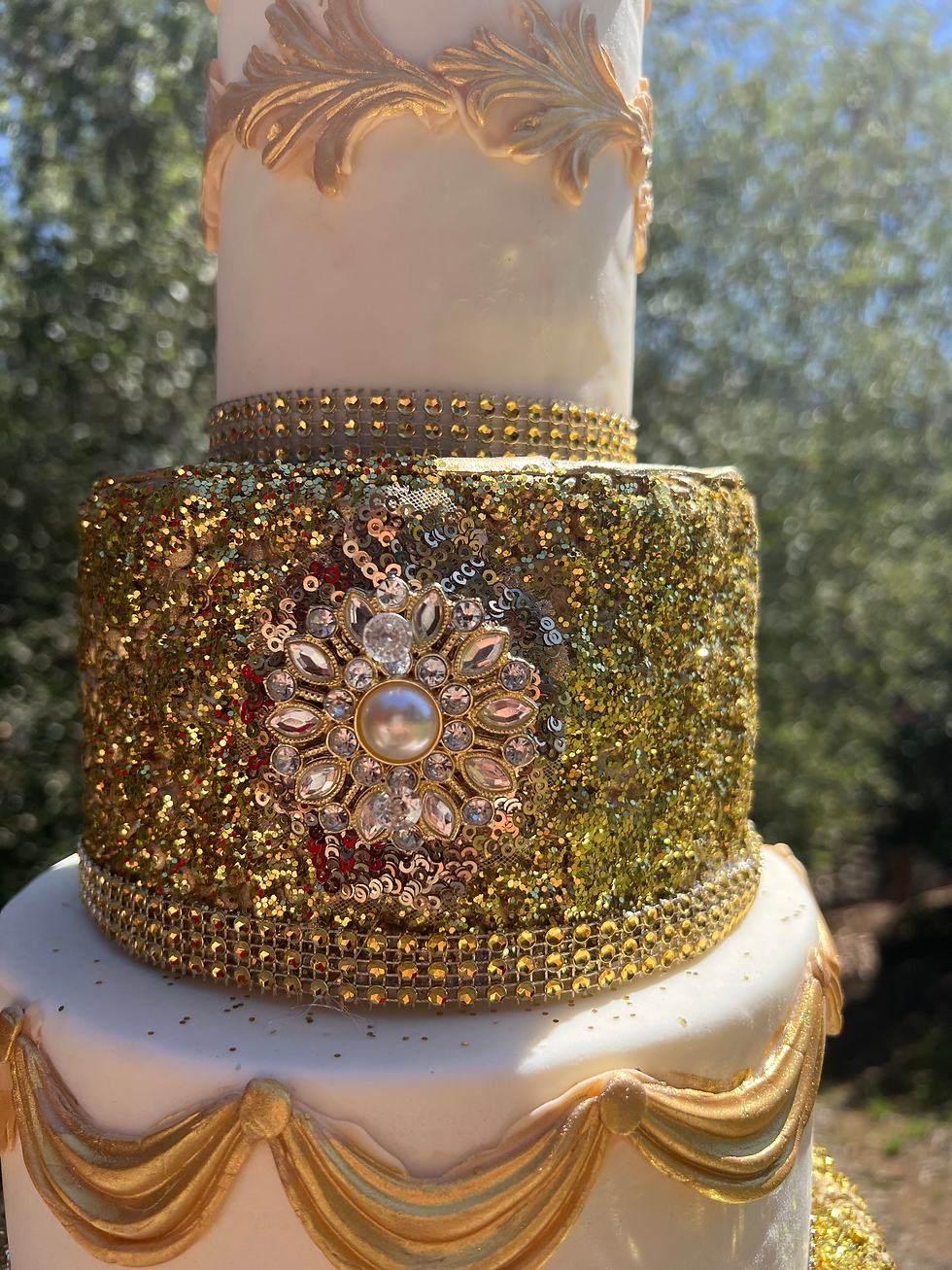 Thumbnail: Luxury celebration cake 