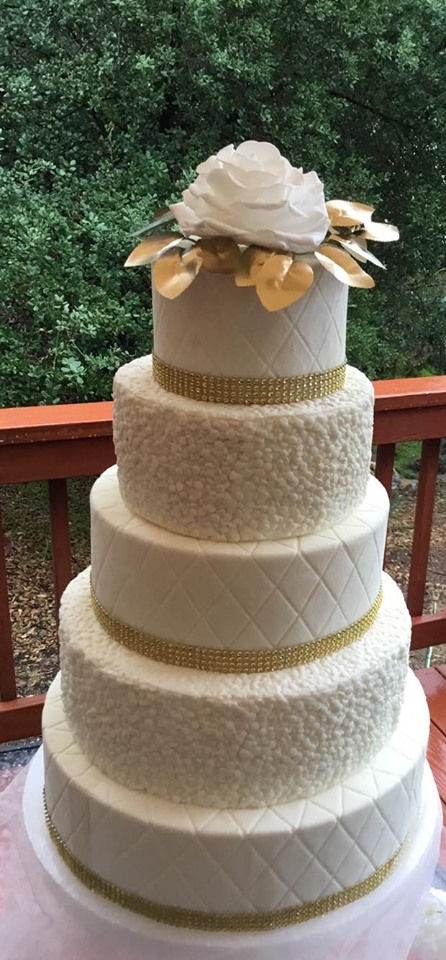 Thumbnail: Wedding Cake WhiteBell