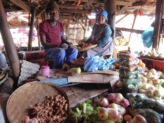 Bild eines Gemüsemarktes im Manicaland in Simbabwe. Picture of a market in Zimbabwe.