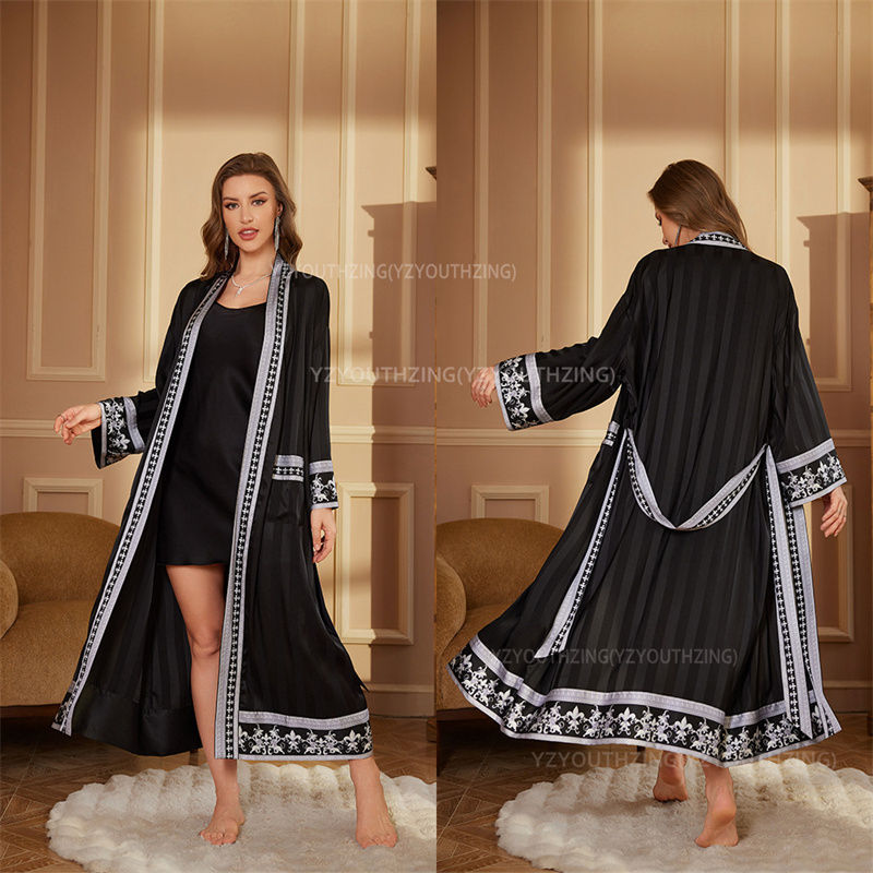 Miniatura: Men Robe Sleepwear Baroque Style Print Kimono Satin Peignoire De Douche Homme