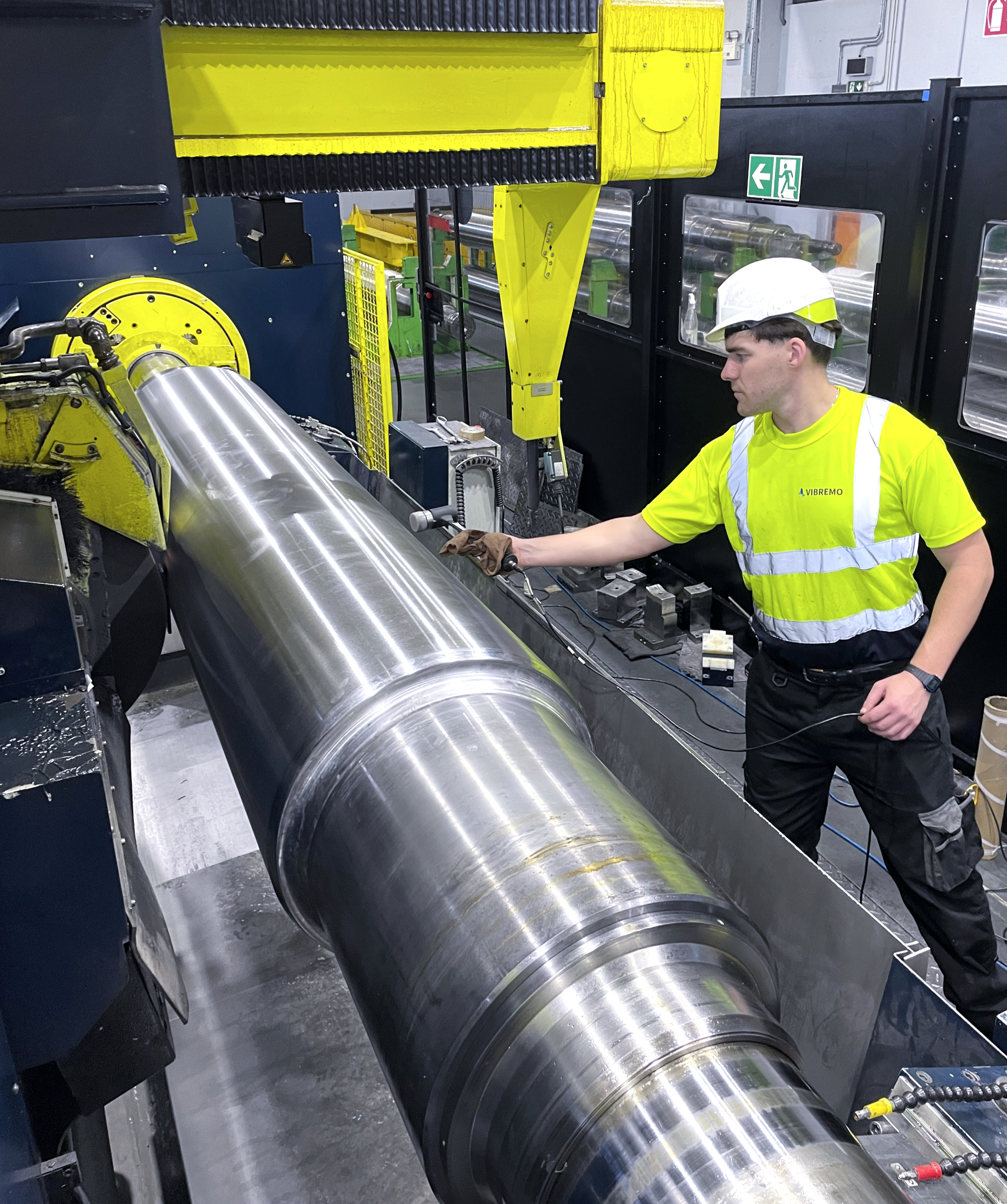 Resonance testing on roll grinder