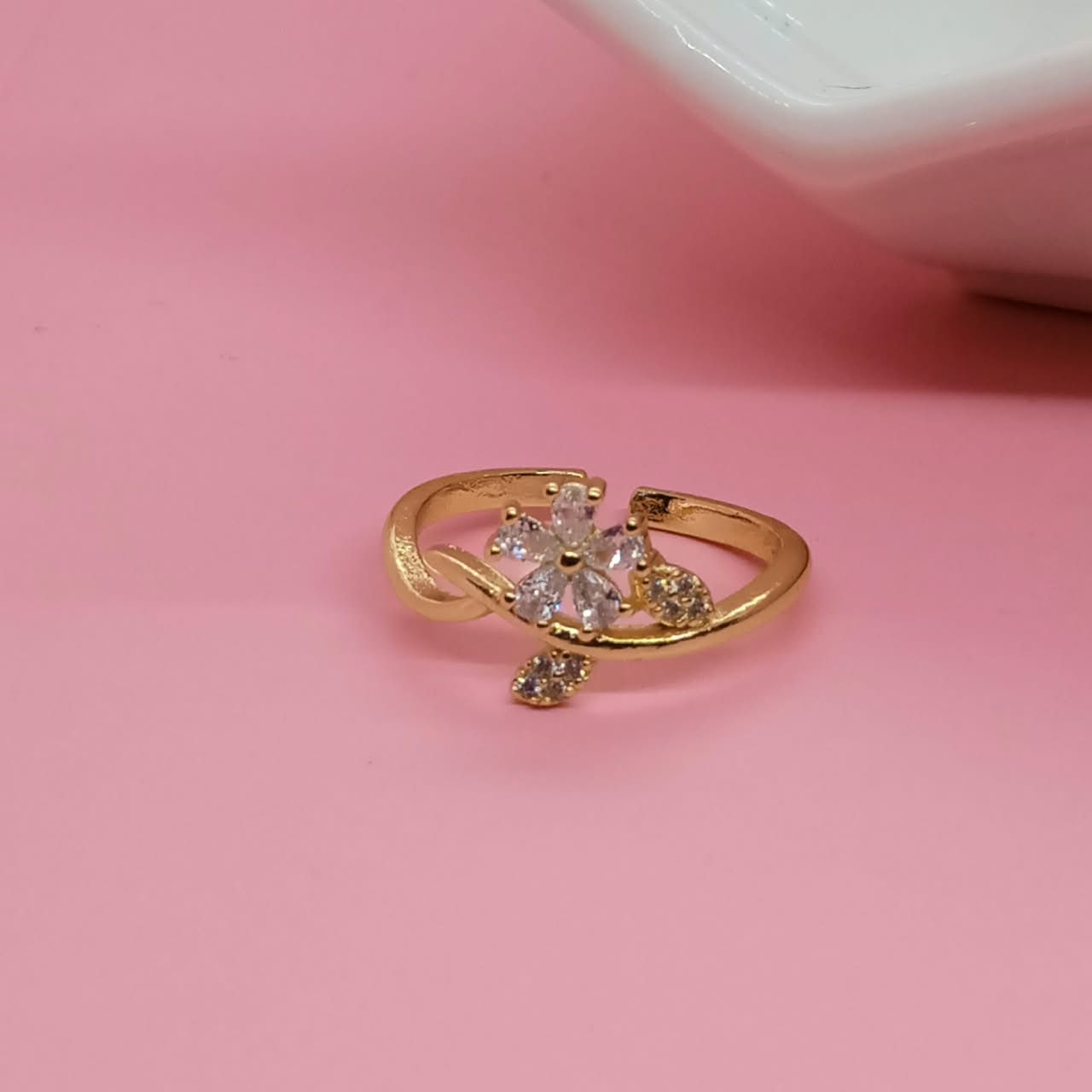ANILLO FLOR HOJITAS CIRCONES
