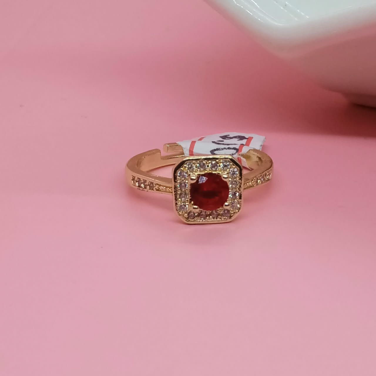 ANILLO CUADRO PIEDRA ROJA