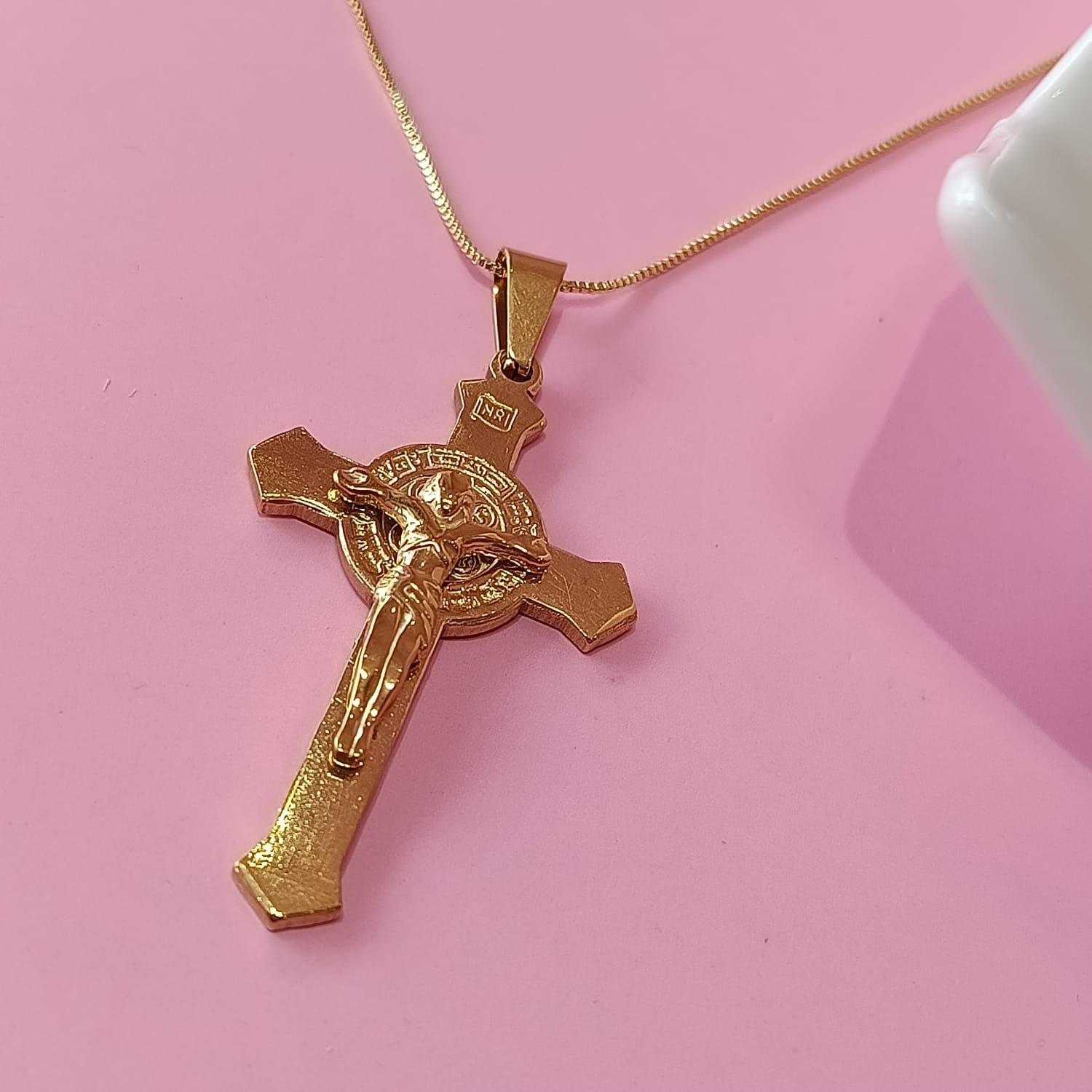 CADENA CRUCIFIJO CON MEDALLON SAN BENITO CAD16