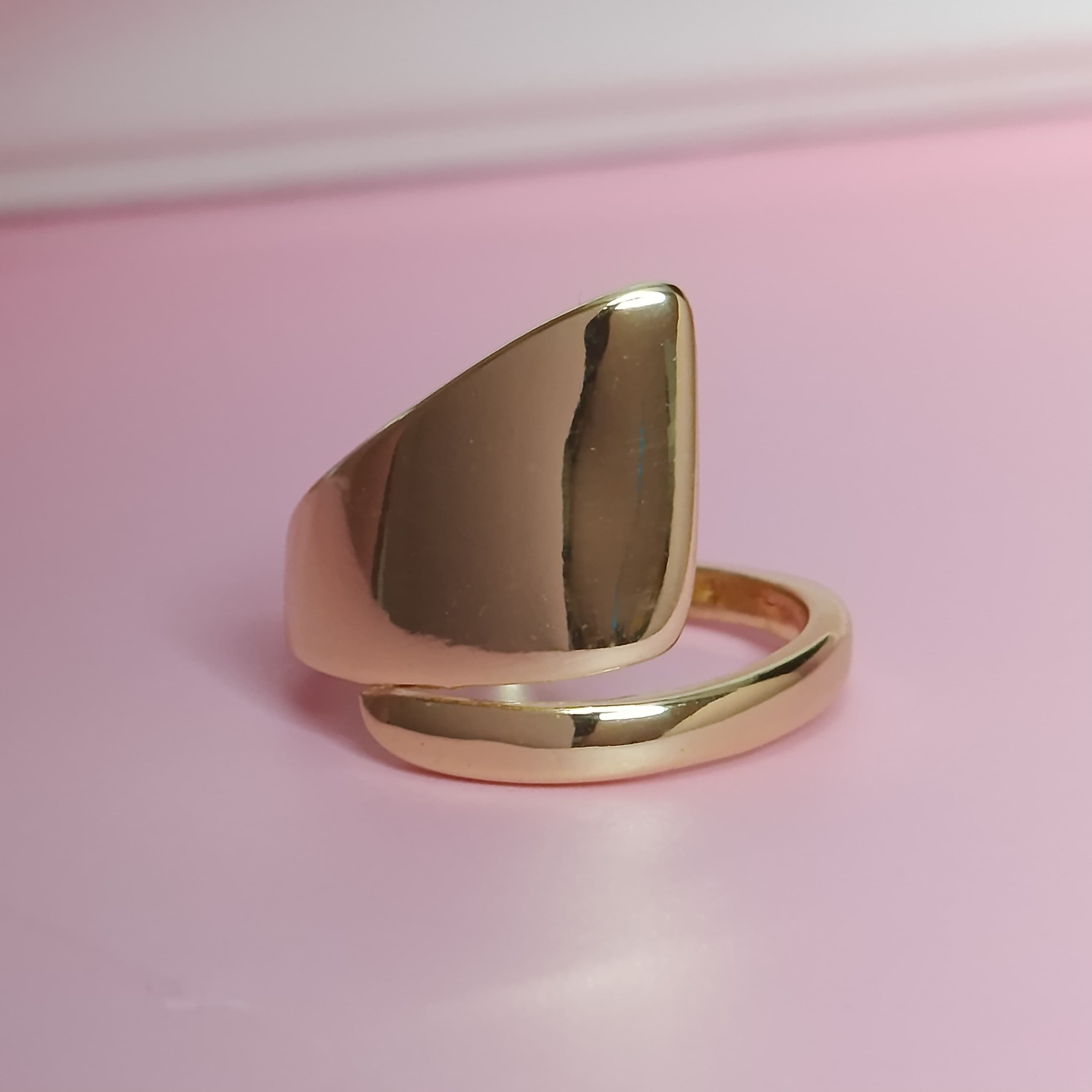 ANILLO ABSTRACTO DORADO AN512