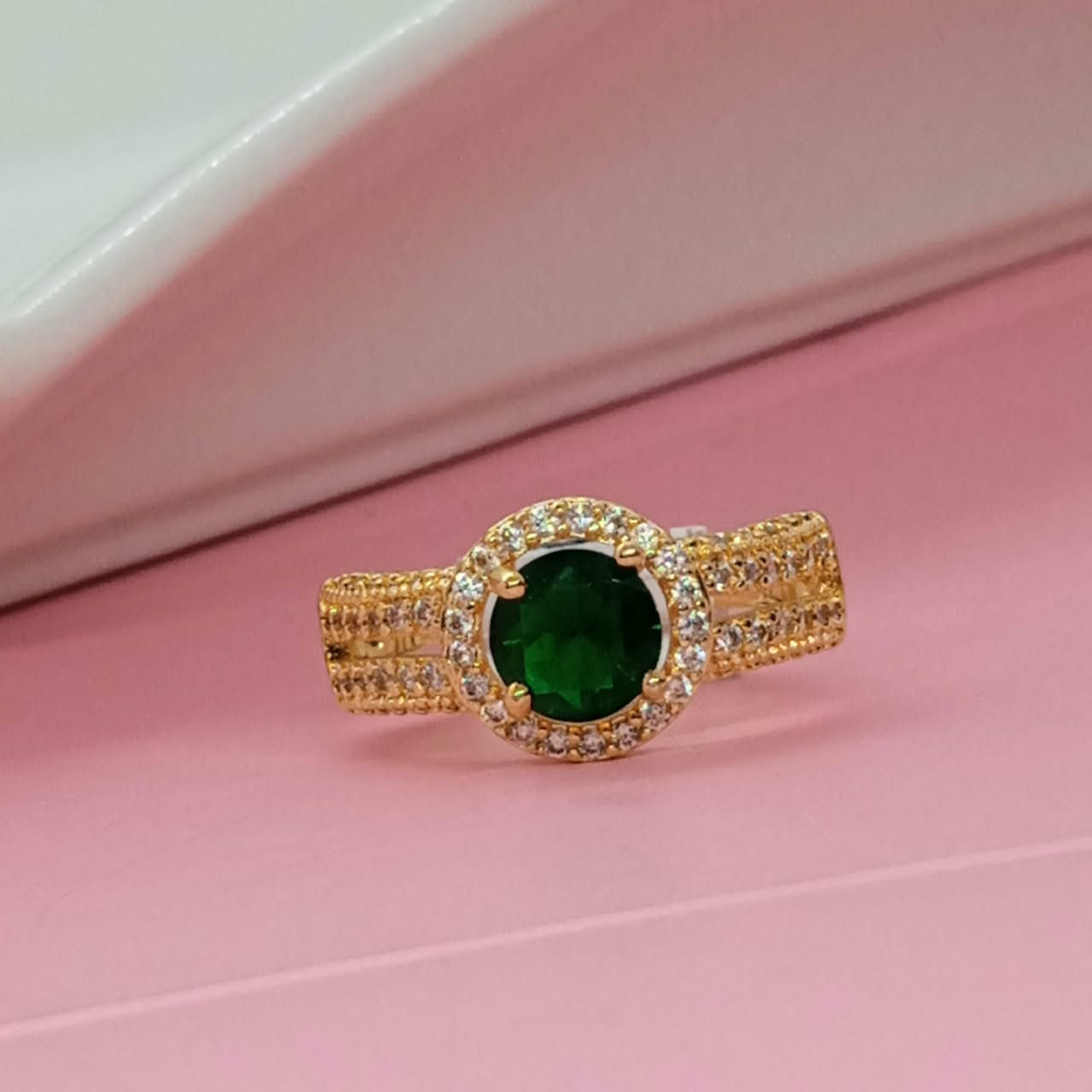 ANILLO CIRCÓN VERDE Y CRISTALITOS
