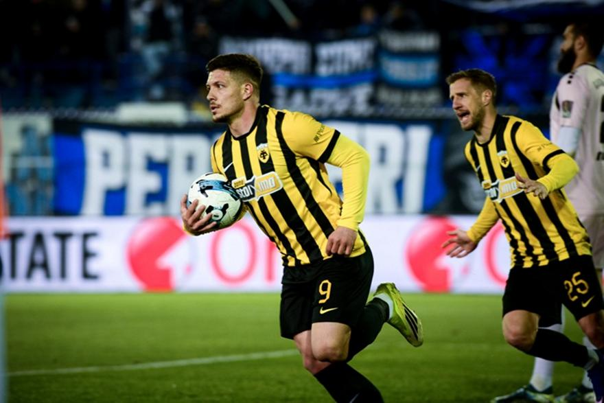 Οι έξαλλοι πανηγυρισμοί στα γκολ Γιόβιτς και το «αχ» στα δοκάρια στο τέλος: H παρακάμερα της ΑΕΚ με Ατρόμητο (video)