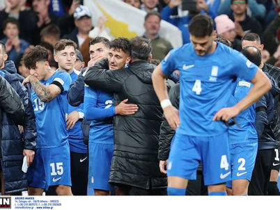 ΣΥΓΚΛΟΝΙΣΤΙΚΕΣ ΕΙΚΟΝΕΣ: Ξέσπασε σε κλάματα όλη η ομάδα μετά το σφύριγμα της λήξης (VIDEO)