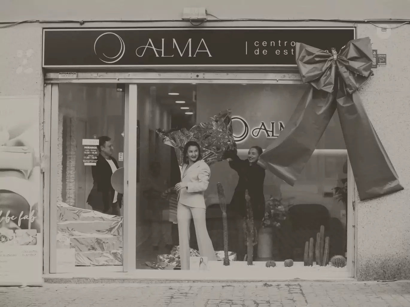 Inauguración del centro de estética Alma en Barcelona – apertura oficial del salón con decoración festiva