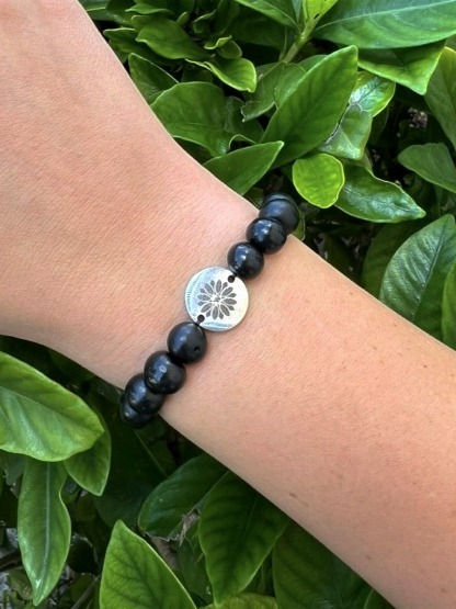 Miniatura: Pulseira terra preta com sementes de açaí e medalha de aço inoxidável