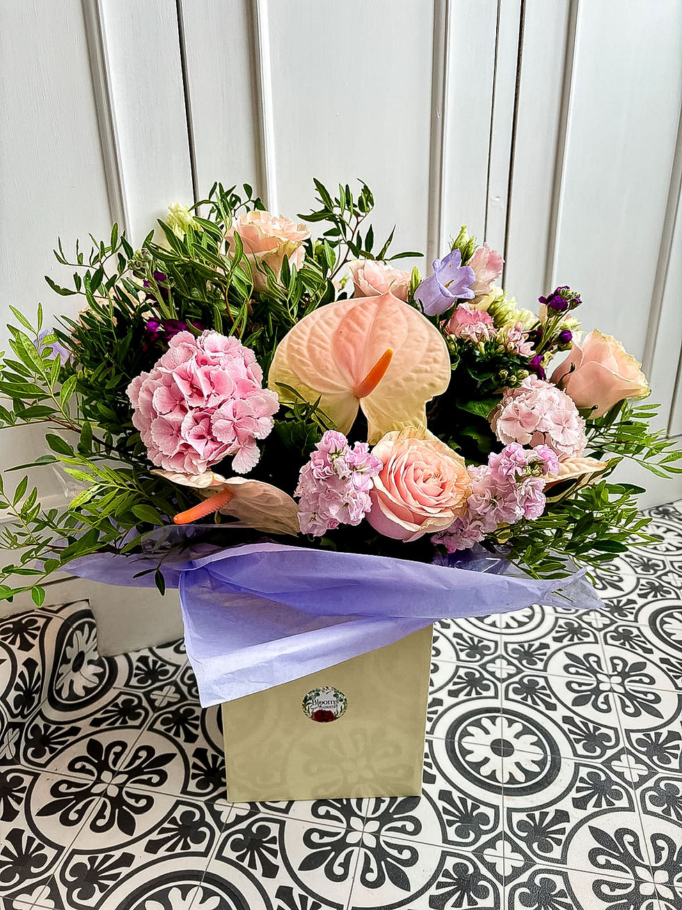 Thumbnail: Seasonal Hand Tied Bouquet