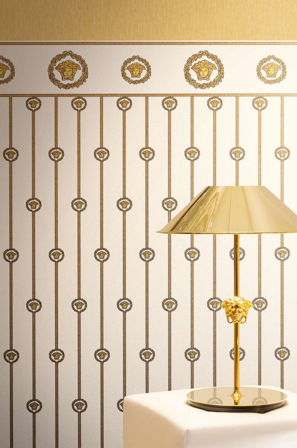 Miniatura: Papel Tapiz Versace VI 791311 en muro.