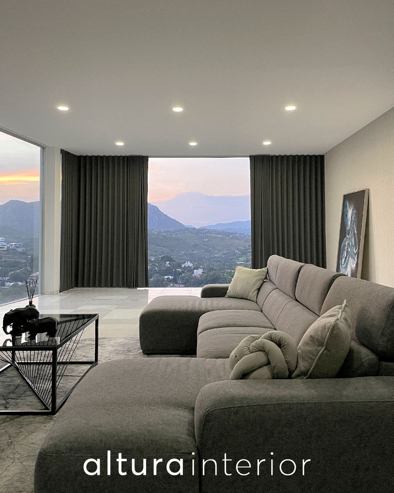 caída uniforme cortina onda perfecta en espacio residencial