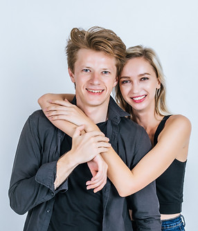 portrait-of-happy-young-couple-love-toge