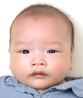 Baby Passfoto Düsseldorf – biometrisches Passfoto für Baby im Studio