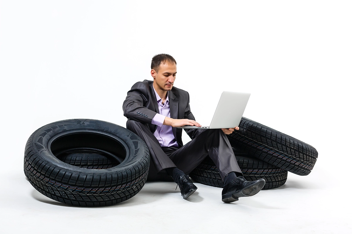 Teamfoto von zwei Business-Personen – aufgenommen im MDFotoStudio Düsseldorf, Basic Paket.