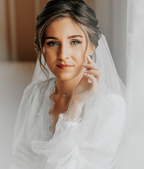 vecteezy_a-stunning-young-bride-poses-by