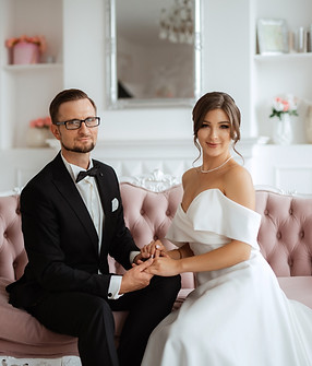 vecteezy_groom-in-a-black-suit-tie-and-t