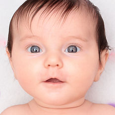 Biometrisches Passfoto für Babys im Studio