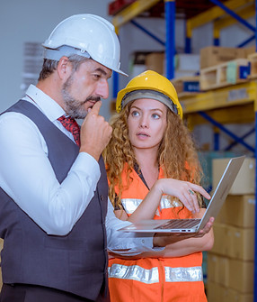 industry-manager-and-worker-under-discus
