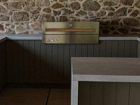 Jakie materiały sprawdzą się w kuchni ogrodowej?