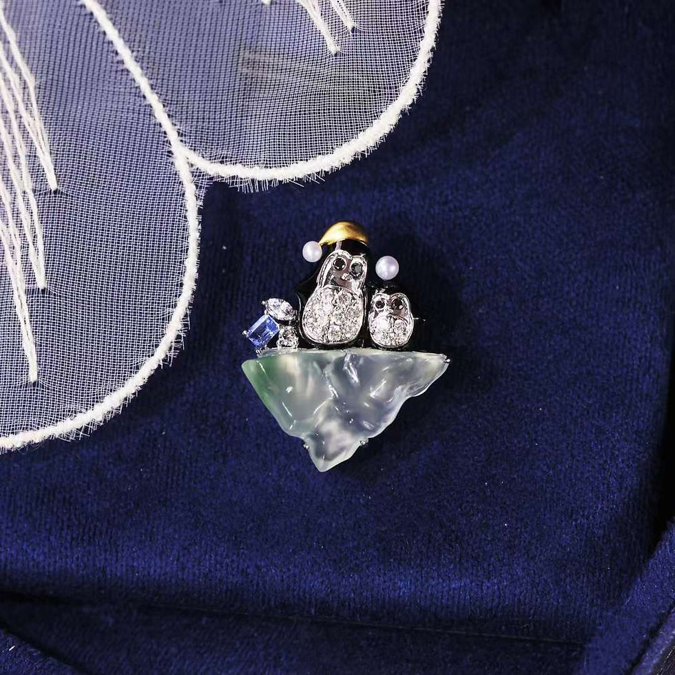 Mặt dây chuyền Chim cánh cụt Jadeite A vàng 18K