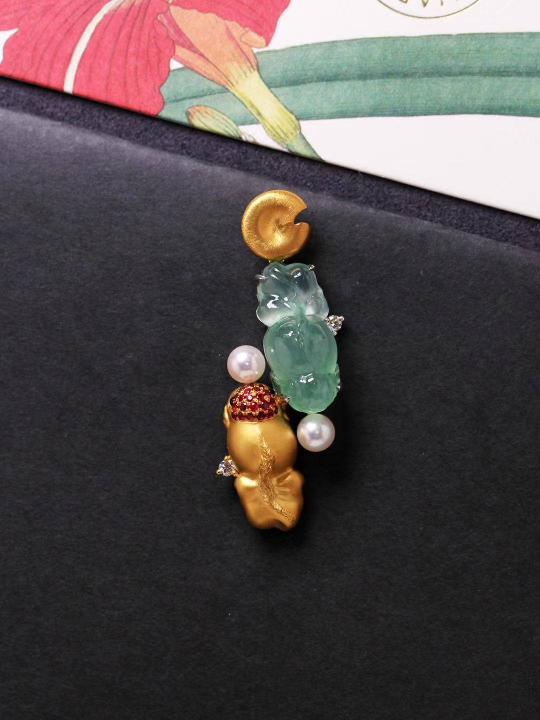 Mặt dây chuyền Cá vàng ngọc Jadeite A vàng 18K