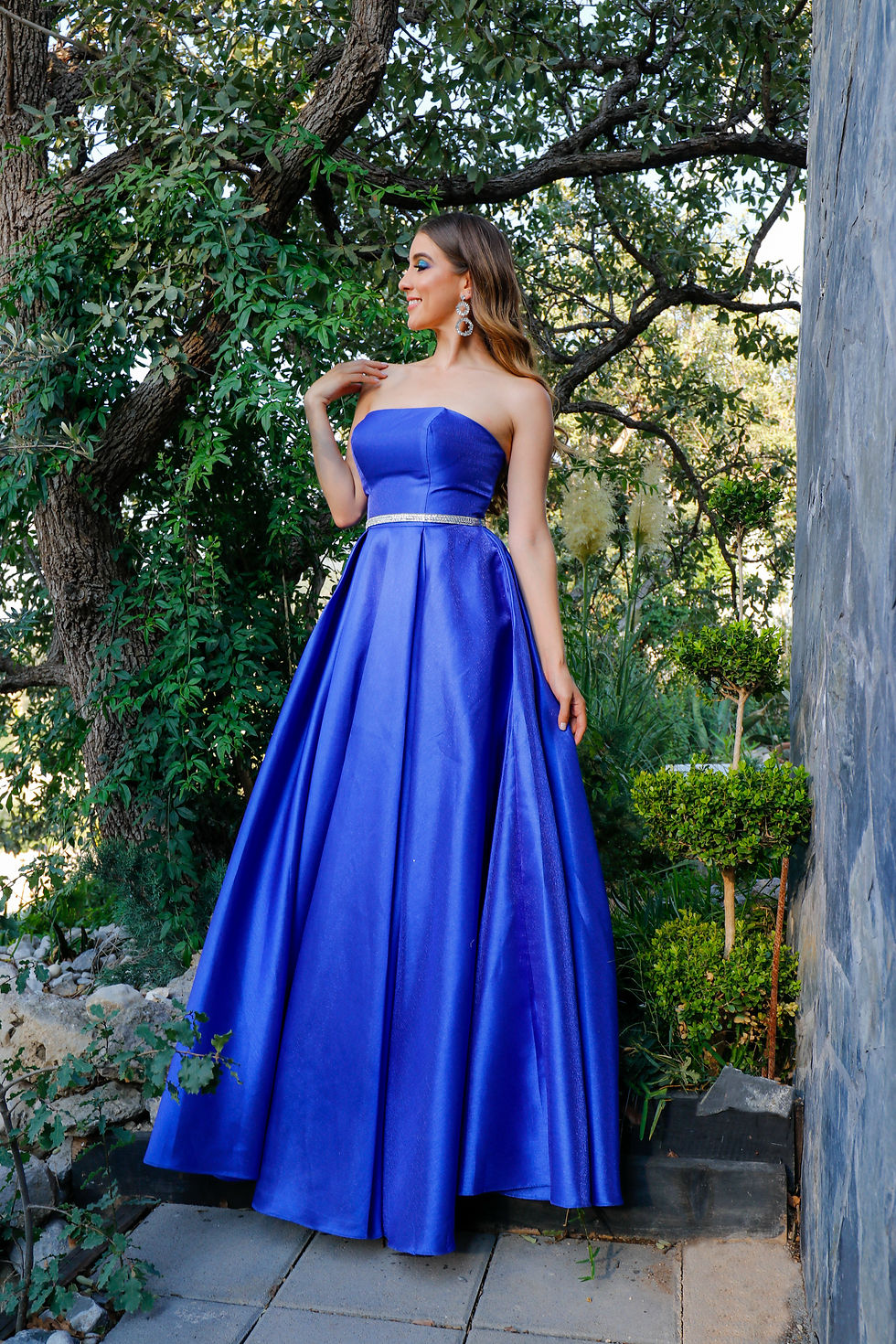 CORTE PRINCESA SIN TIRANTE Y CINTURON DE PEDRERIA