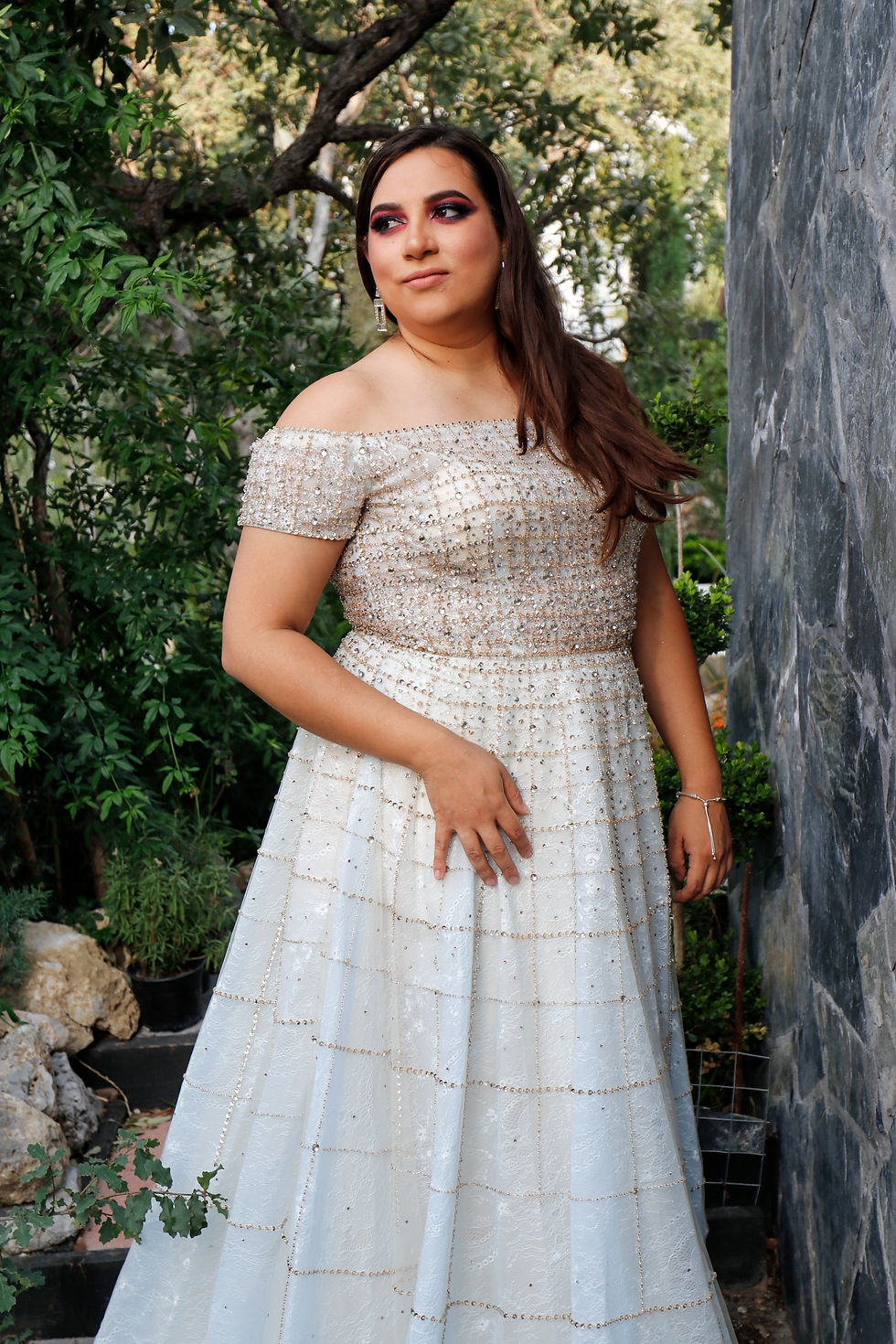 ENCAJE AZUL CON TUL CON PEDRER�A DORADA