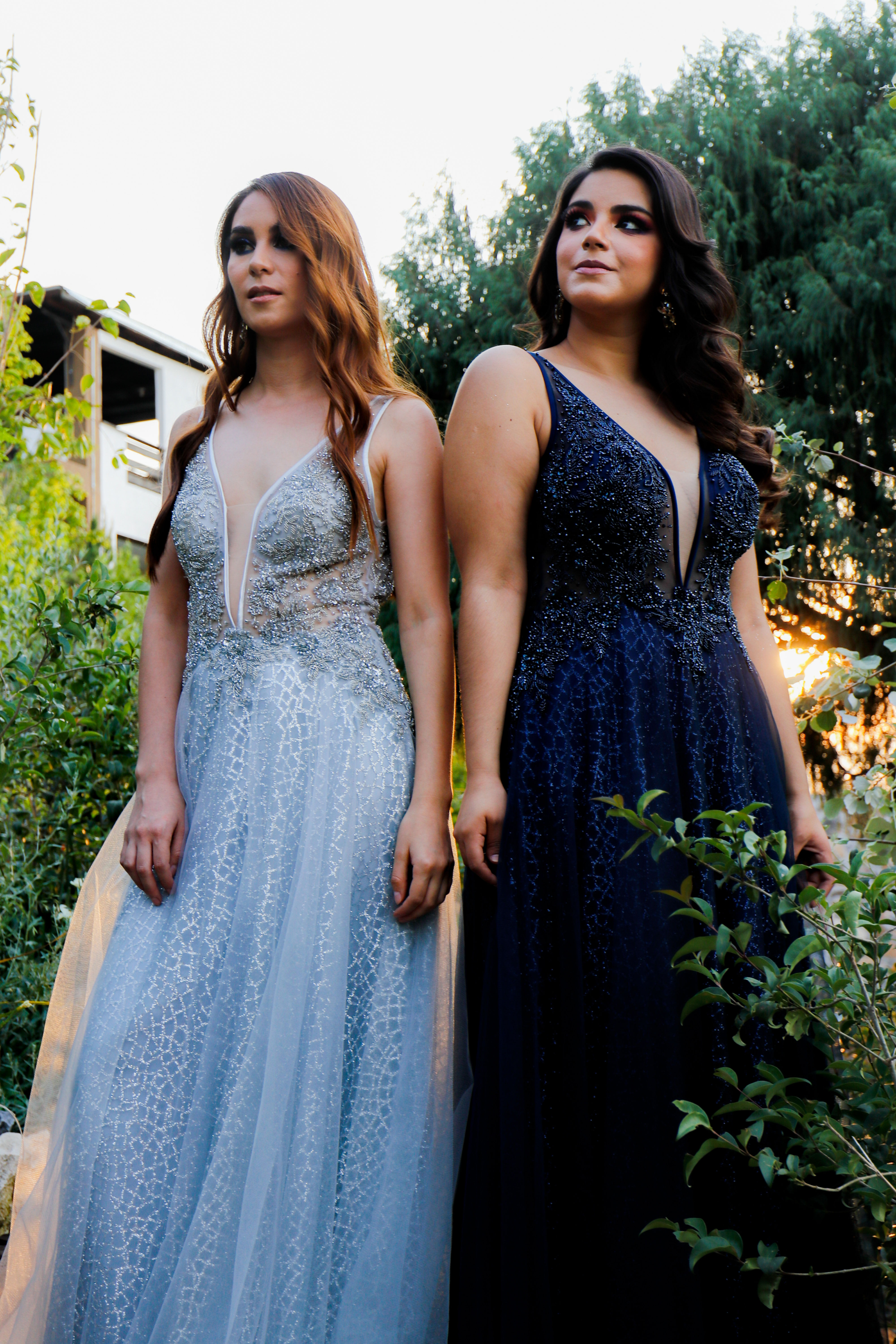 TUL BRILLOSO TOP CON PIEDRAS ESCOTE EN V CON TRANSPARENCIA