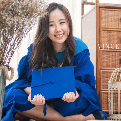 Vivian Graduation + Family