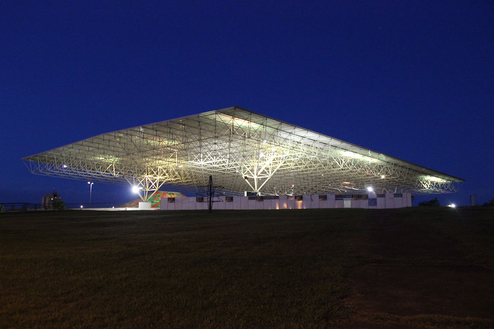 Espaço Cultural tem iluminação em LED que abrange a grande praça. (Foto: Gabriela Letrari)