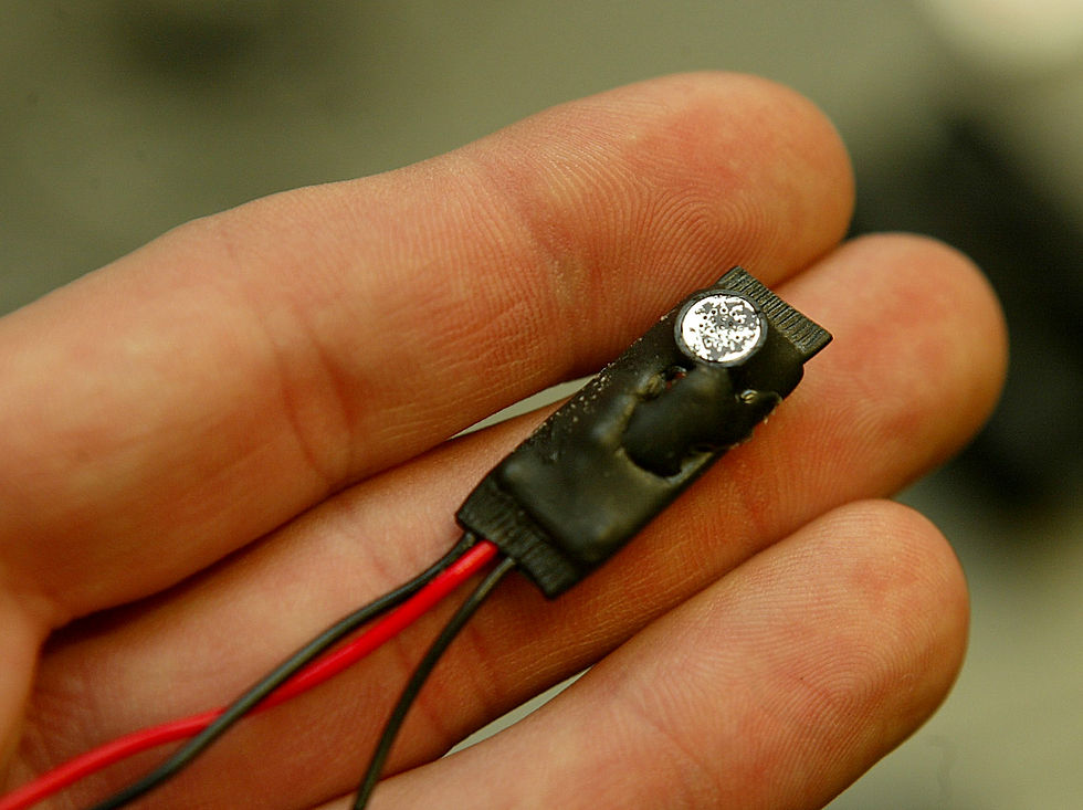 Wykrywanie ukrytych kamer w mieszkaniu – jak działa profesjonalna kontrola?