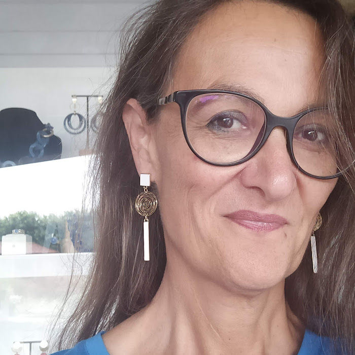 Thumbnail: Oorbel filigraan emaille wit