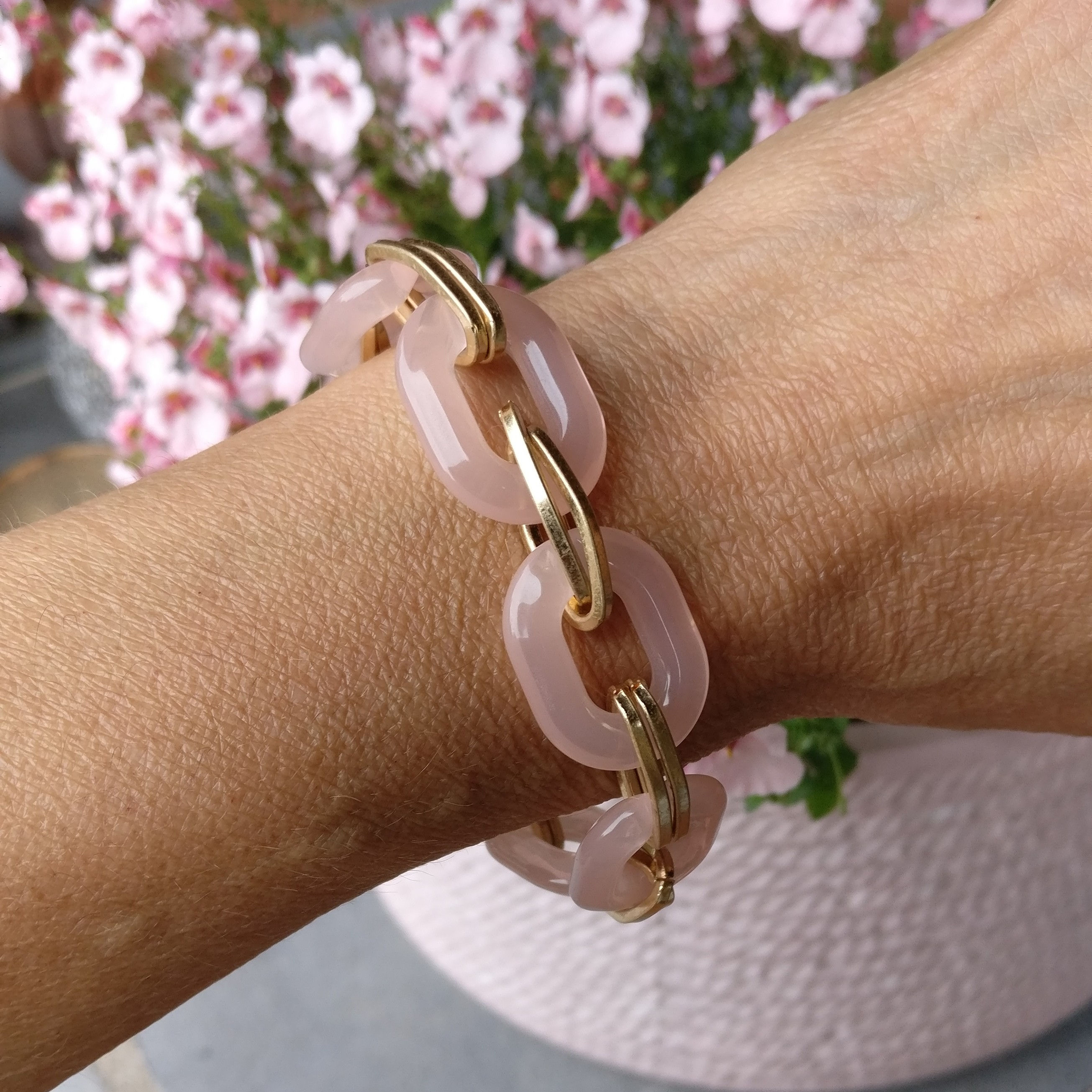 Armband acryl ovalen schakels poederroze