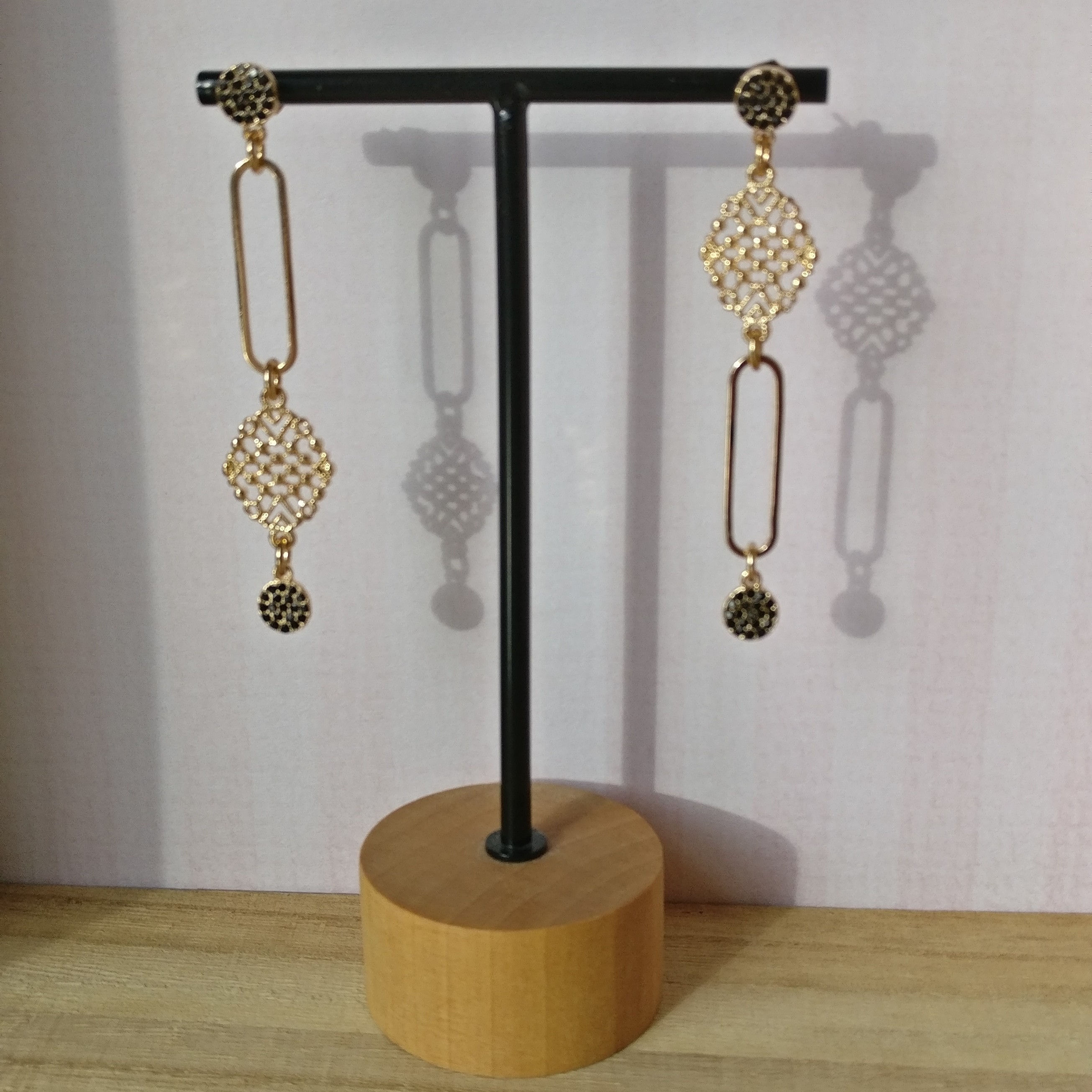 Oorbel asymmetrisch ruit crystal zwart 