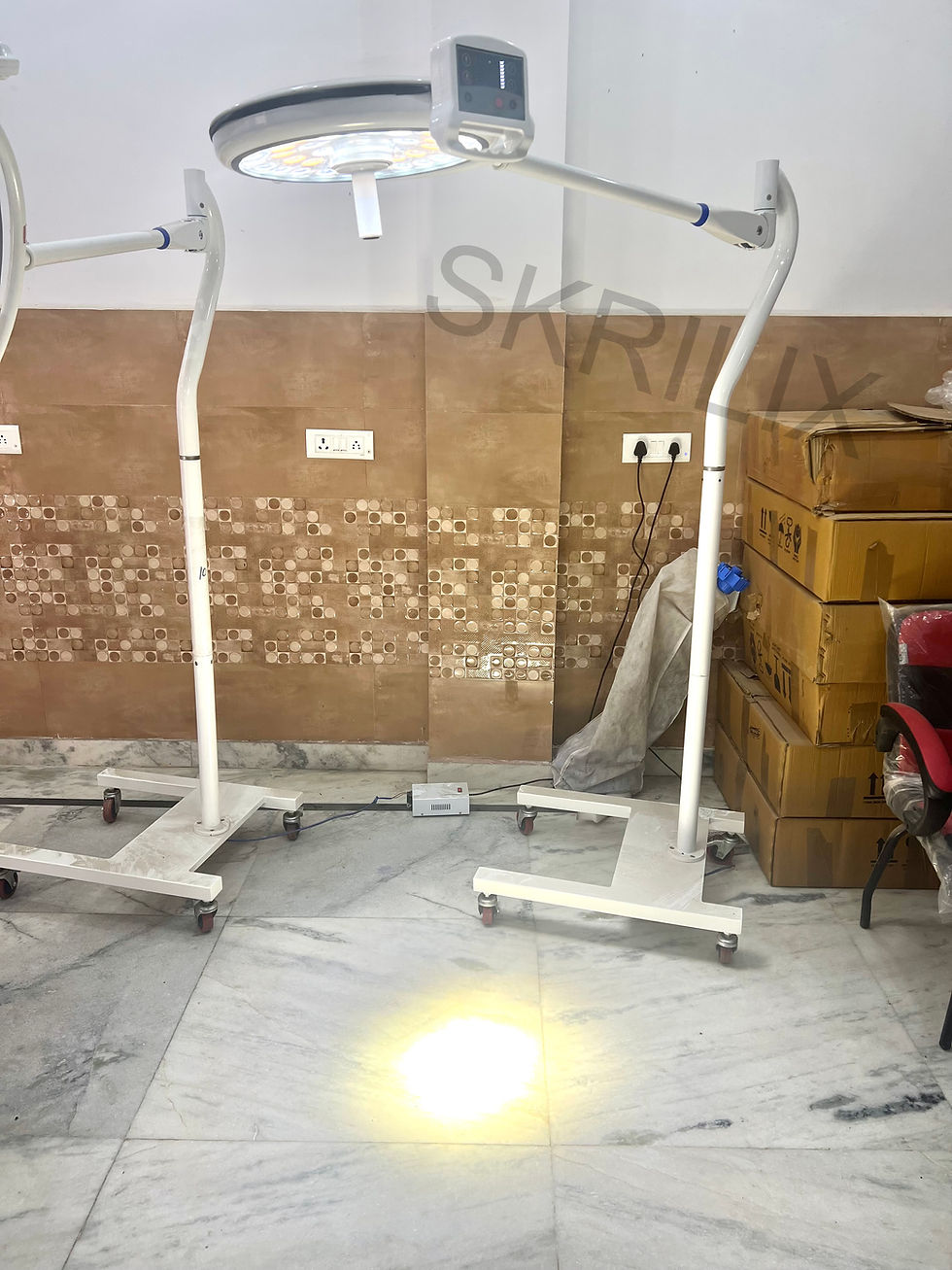 Thumbnail: Mobile LED OT light on wheels, designed for easy maneuverability and precision lighting during surgeries.