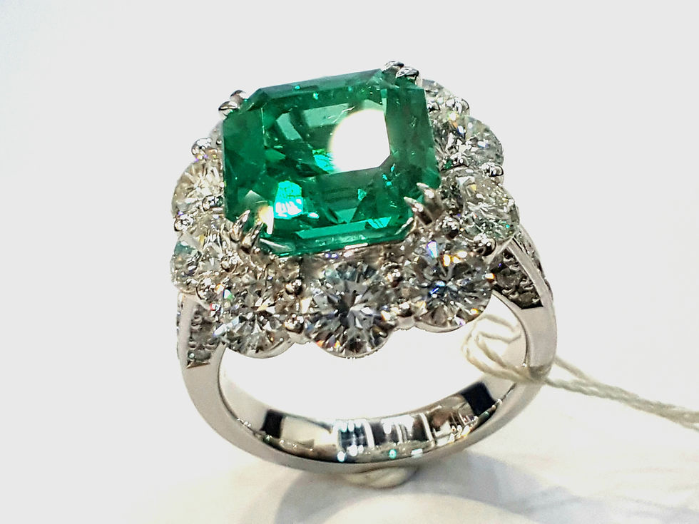 Thumbnail: Colombian emerald and diamond ring