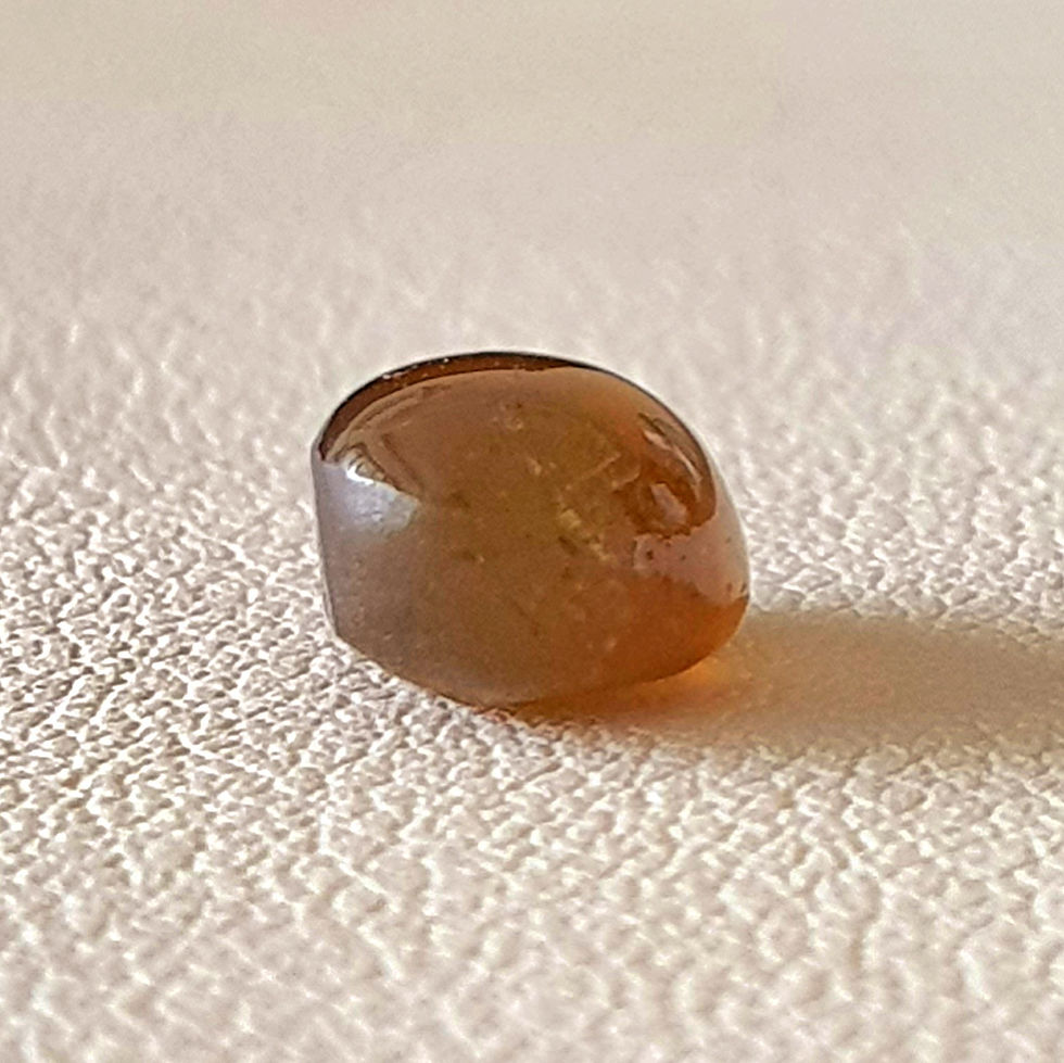 Imej kecil: 3.67 cts Milk & Honey Cats Eye chrysoberyl gemstone from Sri Lanka