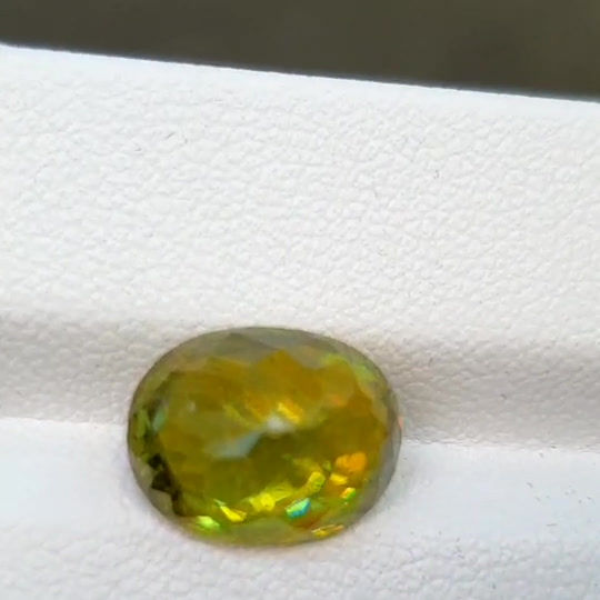 Miniatura: Natural Sphene 5.65 ct, 12.4 x 9.8, oval gemstone