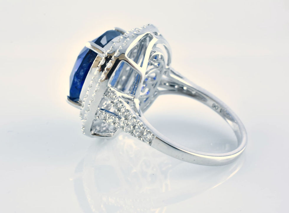 Miniatura: SSEF AND GIA CERTIFIED 9 CARAT BLUE SAPPHIRE AND DIAMOND RING