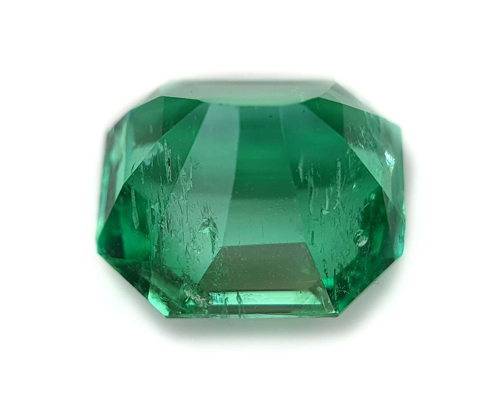 थंबनेल: 4.51 carat Certified Natural Colombian Emerald green Minor Squire cut gemstone
