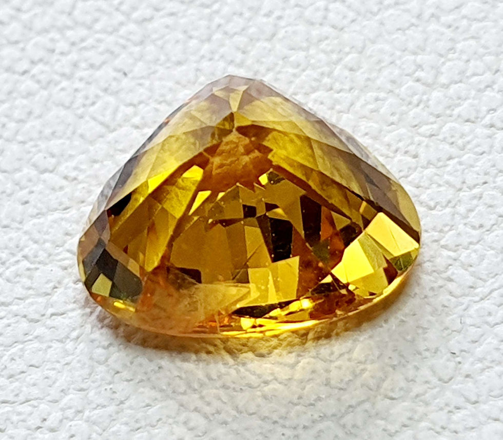 Miniatura: Natural Yellow Sapphire 2.15 cts, 7.4 x 8.4 x 4.3 mm pear shape gemstone.
