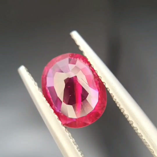 الصورة المصغرة: 2.25 ct Guild Natural Ruby Unheated Vibrant Pigeon Blood Red Mozambique