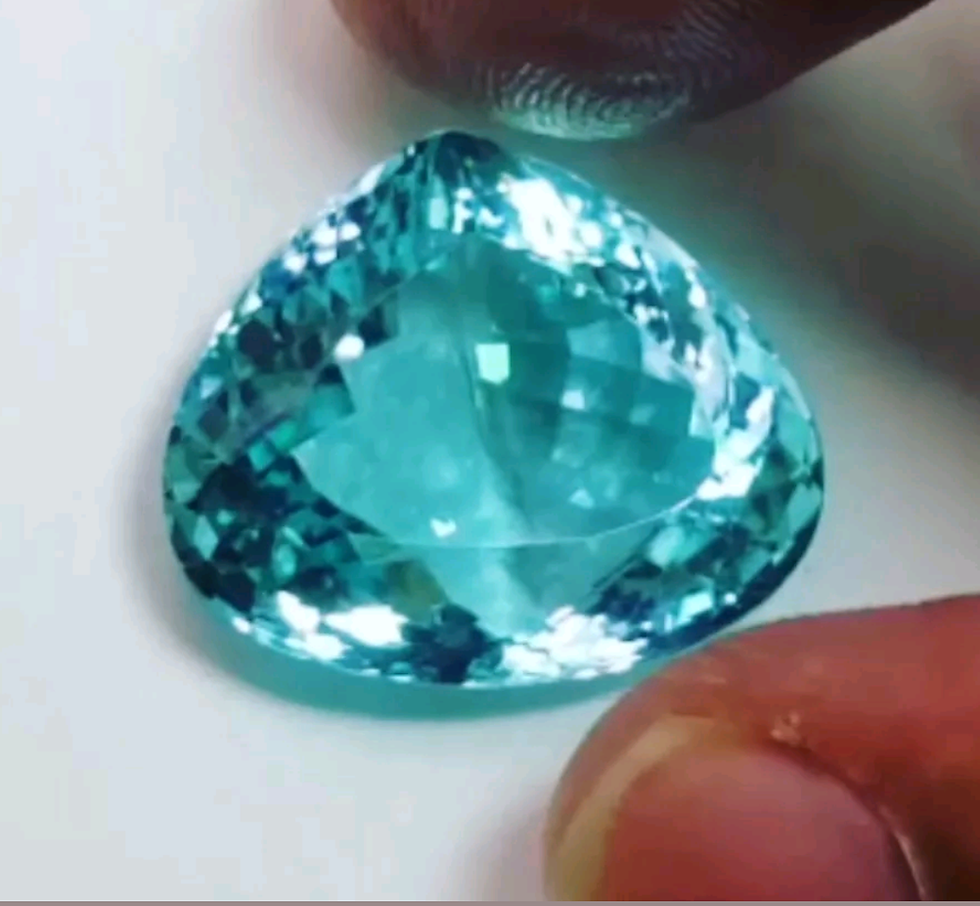 Miniatura: 28.27 ct GIA Certified Flawless Natural Paraiba Tourmaline from Mozambique