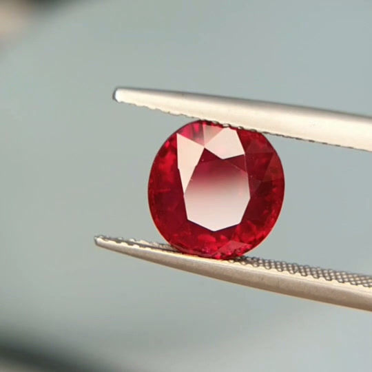 תמונה ממוזערת: 5 ct GRS Certified Natural Ruby pigeon blood red round gemston Madagascar