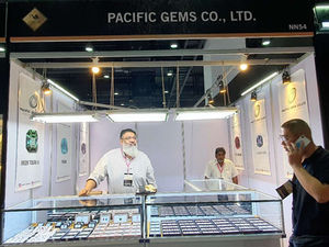 Specialized in high-quality gemstones such as Paraiba Tourmaline, Spessartine, Ruby, Sapphire, and more.