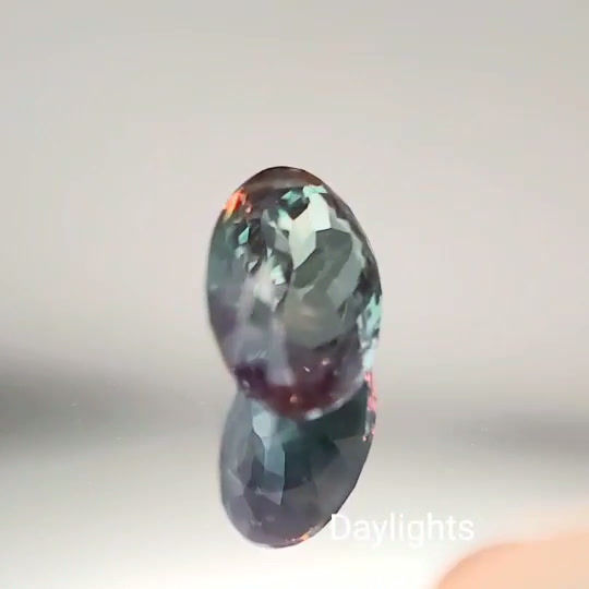 Miniatyrbild: Premium 1.73 ct Natural Alexandrite oval shape strong color change gemstone