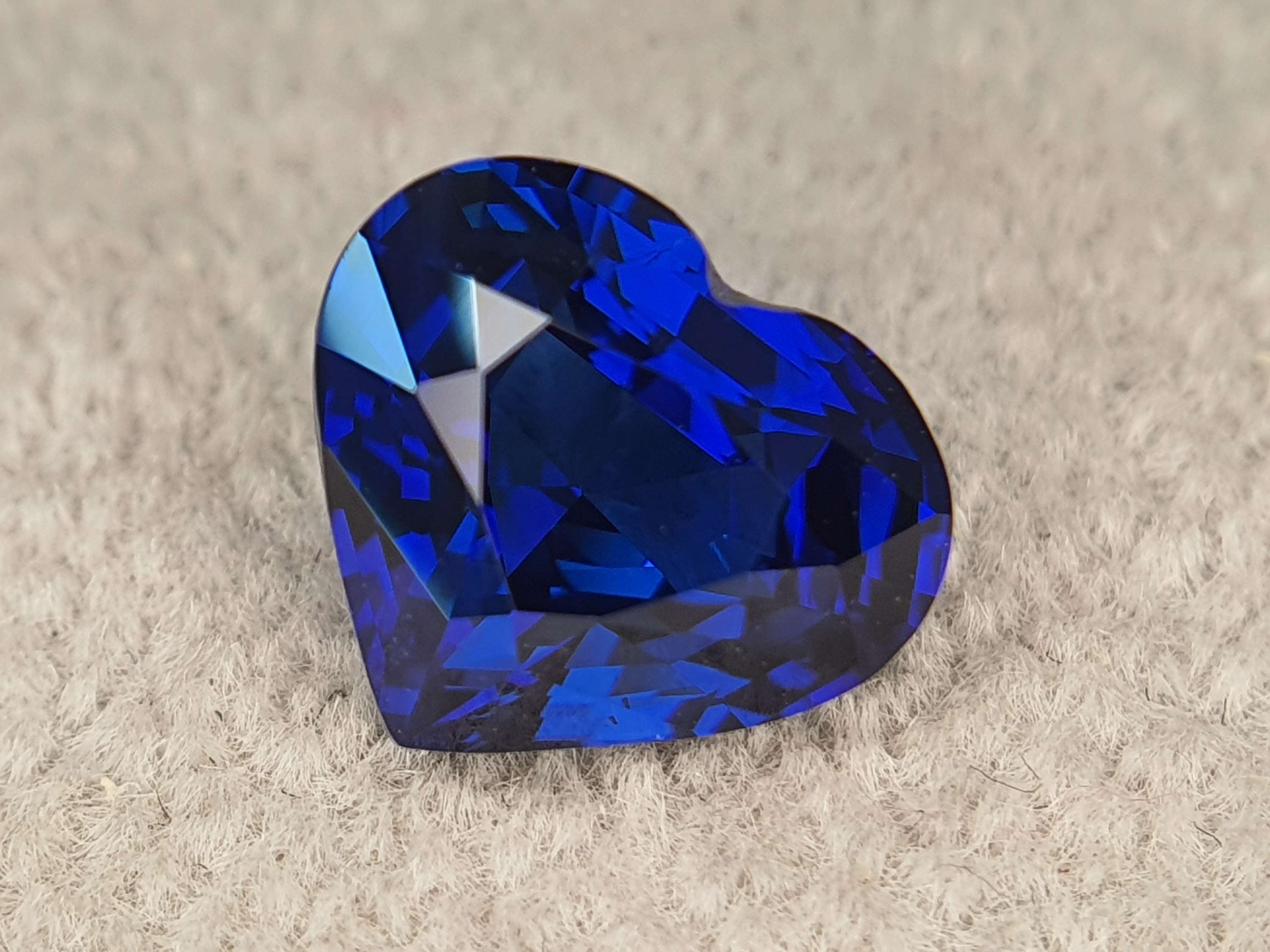 天然ブルーサファイア – GIA, GRS認定の高級宝石 | AlifGems
